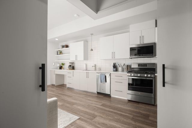 4004 Banister LN 202, Austin, TX 78704