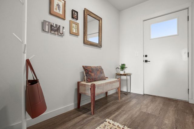 4004 Banister LN 202, Austin, TX 78704