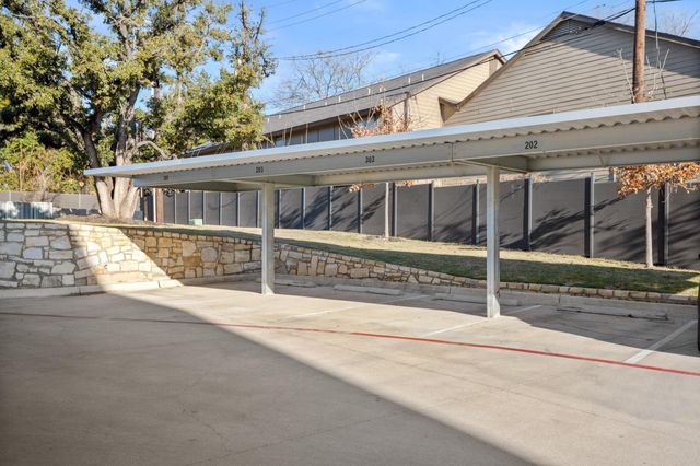 4004 Banister LN 202, Austin, TX 78704