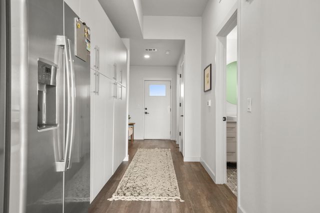 4004 Banister LN 202, Austin, TX 78704