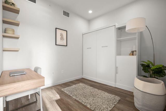 4004 Banister LN 202, Austin, TX 78704