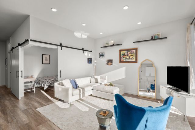 4004 Banister LN 202, Austin, TX 78704