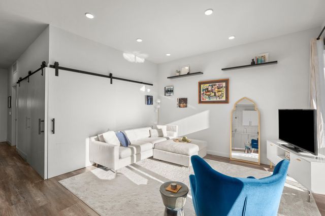 4004 Banister LN 202, Austin, TX 78704