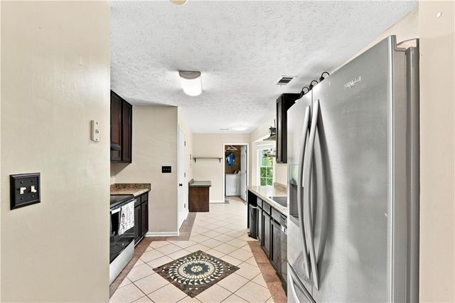 105 Gwenellen Drive, Locust Grove, GA 30248