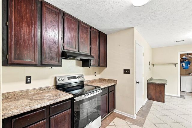 105 Gwenellen Drive, Locust Grove, GA 30248