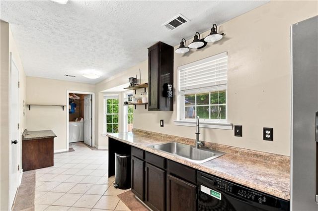 105 Gwenellen Drive, Locust Grove, GA 30248