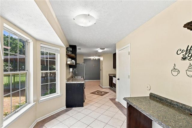 105 Gwenellen Drive, Locust Grove, GA 30248