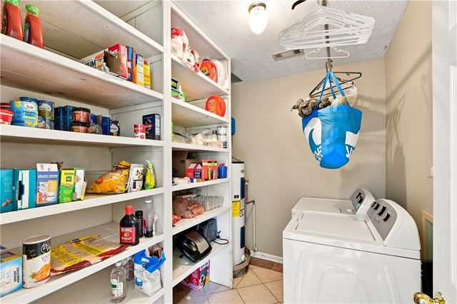 105 Gwenellen Drive, Locust Grove, GA 30248