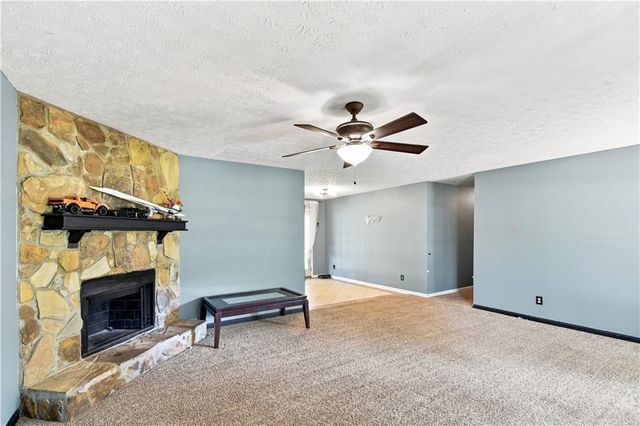 105 Gwenellen Drive, Locust Grove, GA 30248