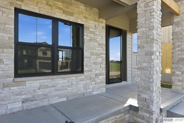 16624 Abigail Street, Bennington, NE 68007