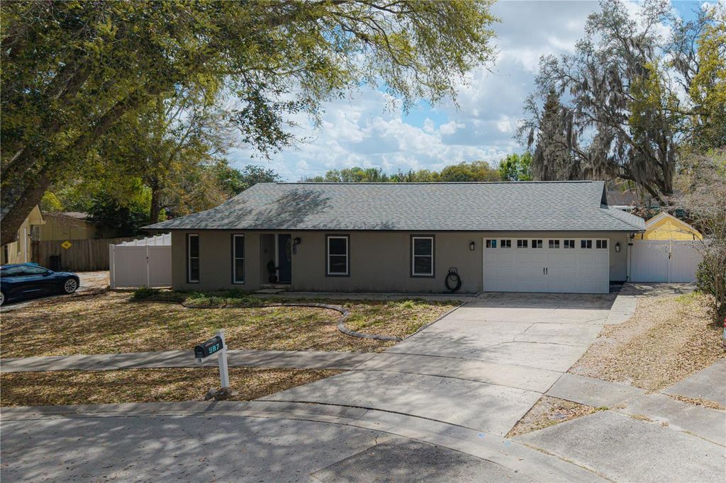 Image 2 of property listing at 587 WALDEN COURT, Winter Springs, FL 32708