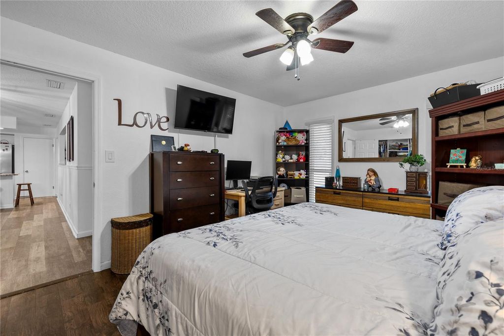 Image 12 of property listing at 587 WALDEN COURT, Winter Springs, FL 32708