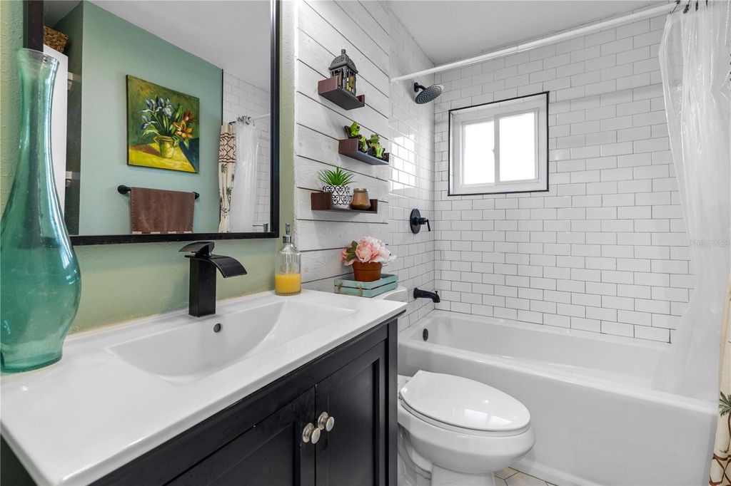 Image 15 of property listing at 587 WALDEN COURT, Winter Springs, FL 32708