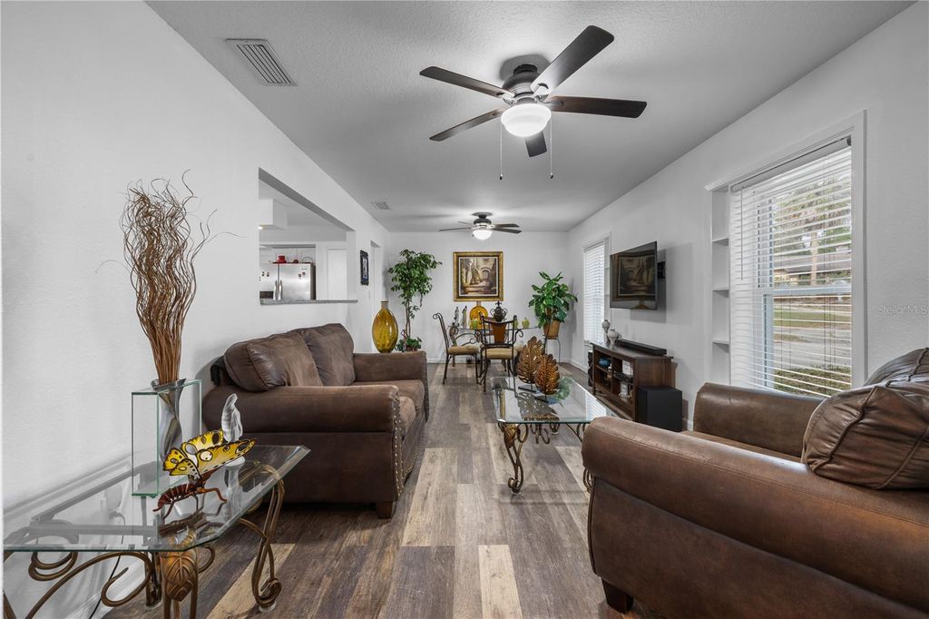 Image 4 of property listing at 587 WALDEN COURT, Winter Springs, FL 32708