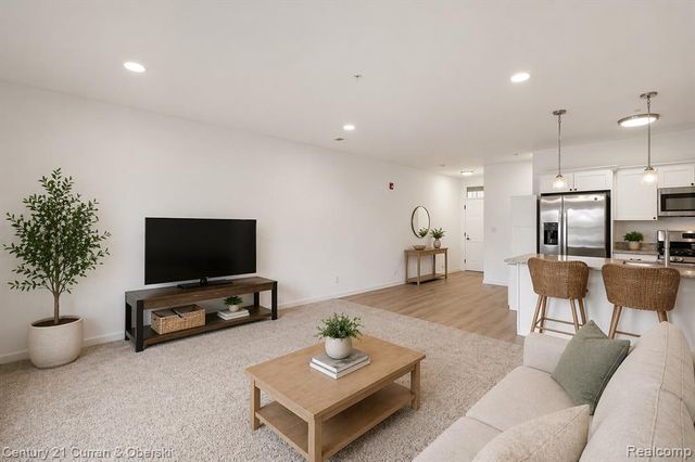 632 Pointe Drive, Walled Lake, MI 48390