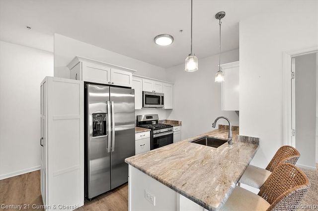 632 Pointe Drive, Walled Lake, MI 48390