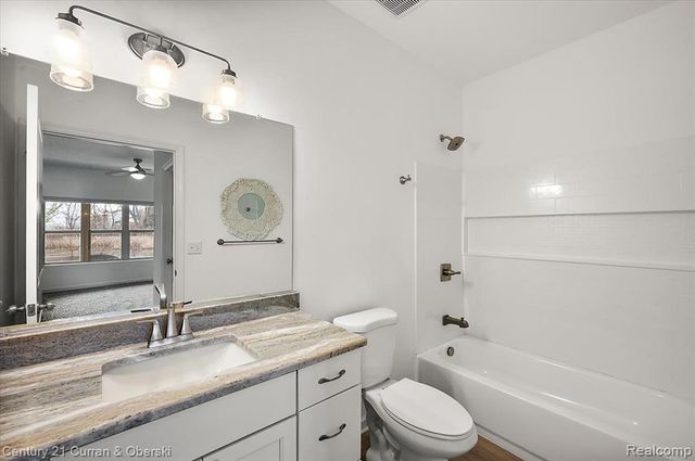 632 Pointe Drive, Walled Lake, MI 48390