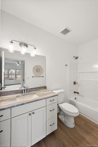 632 Pointe Drive, Walled Lake, MI 48390