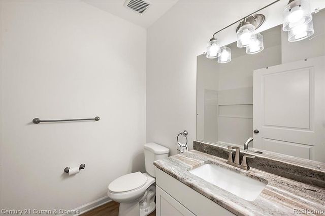 632 Pointe Drive, Walled Lake, MI 48390