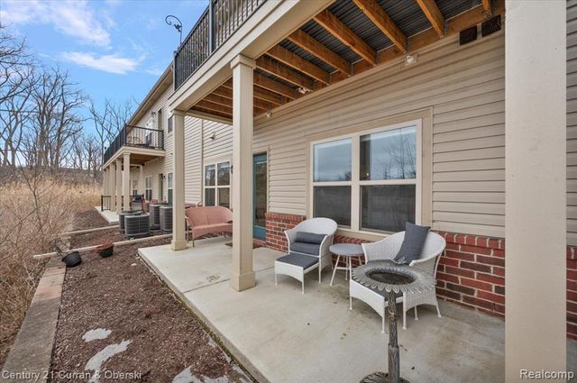632 Pointe Drive, Walled Lake, MI 48390