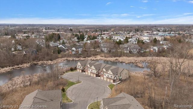 632 Pointe Drive, Walled Lake, MI 48390