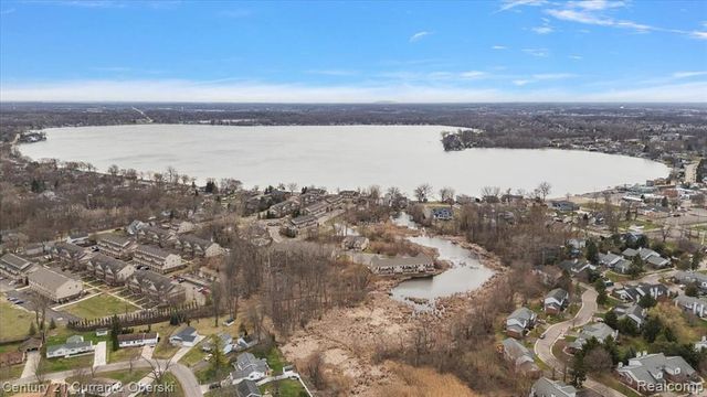 632 Pointe Drive, Walled Lake, MI 48390