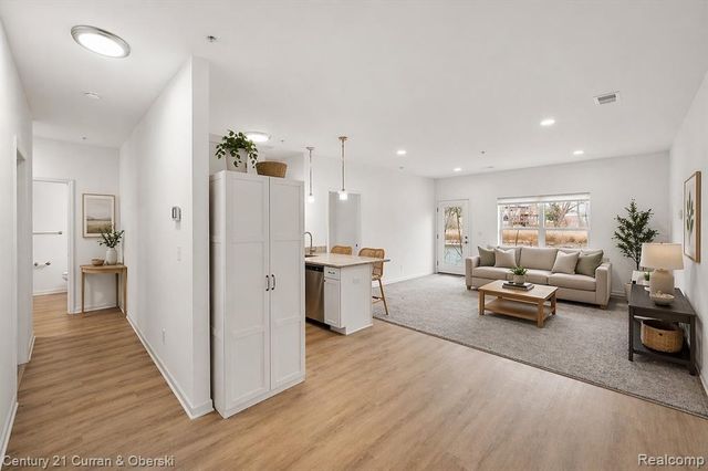 632 Pointe Drive, Walled Lake, MI 48390