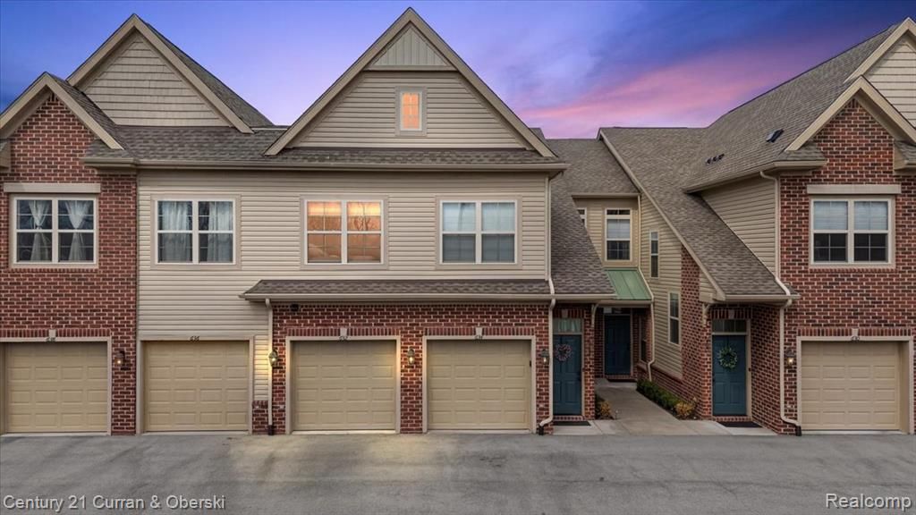 632 Pointe Drive, Walled Lake, MI 48390