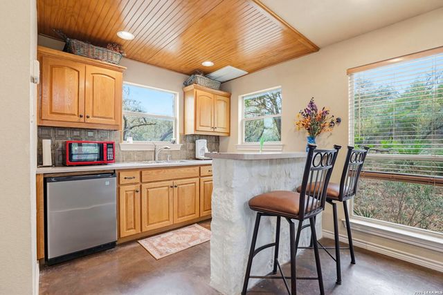 3605 Running Spgs, San Antonio, TX 78261