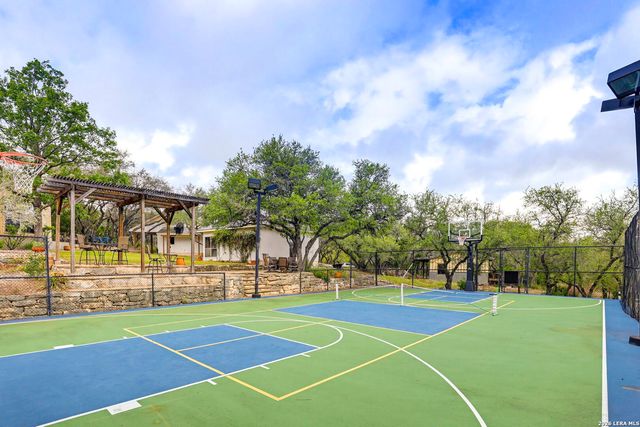 3605 Running Spgs, San Antonio, TX 78261