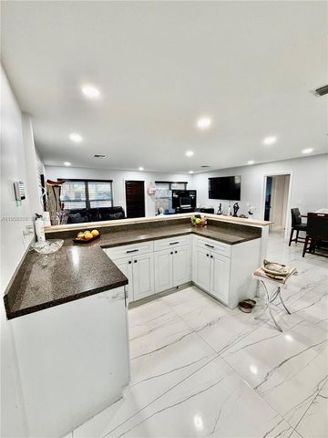 518 NW 47th Ct, Oakland Park, FL 33309