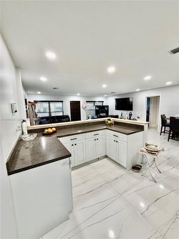 518 NW 47th Ct, Oakland Park, FL 33309