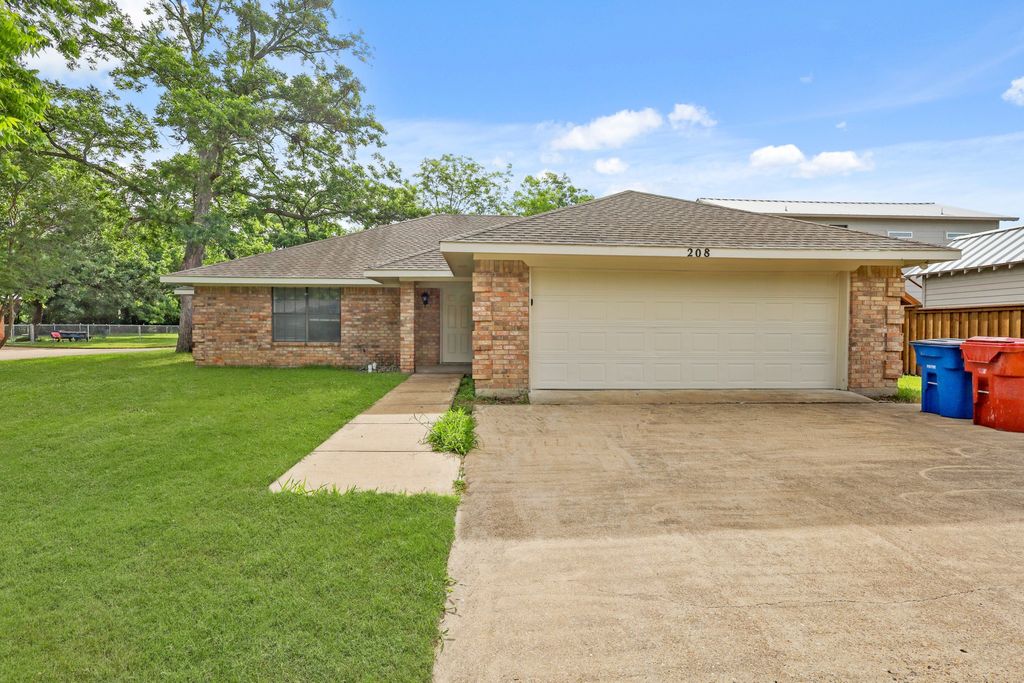 208 Jouette Street, Farmersville, TX 75442