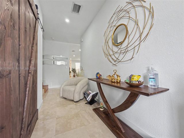 10718 NW 76th Ln, Doral, FL 33178