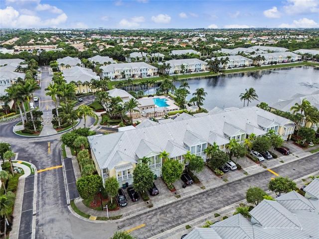 10718 NW 76th Ln, Doral, FL 33178