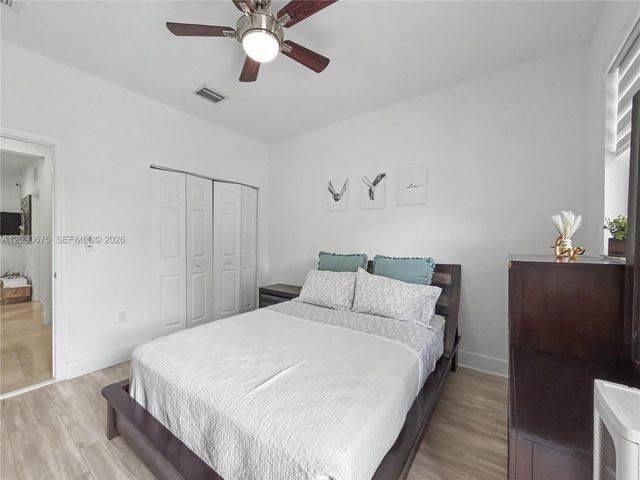 10718 NW 76th Ln, Doral, FL 33178