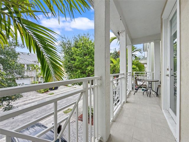 10718 NW 76th Ln, Doral, FL 33178