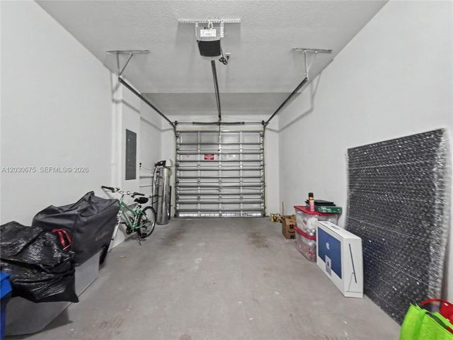 10718 NW 76th Ln, Doral, FL 33178
