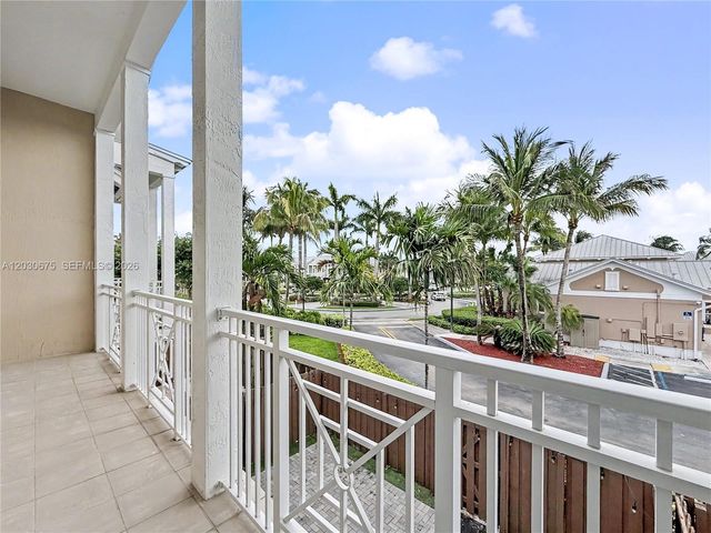 10718 NW 76th Ln, Doral, FL 33178