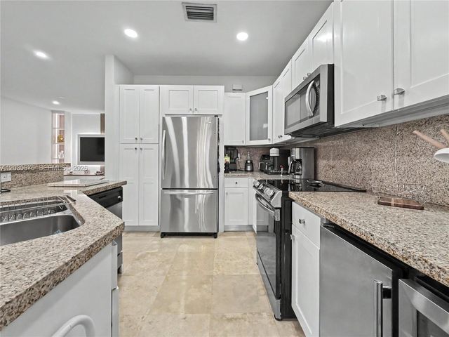 10718 NW 76th Ln, Doral, FL 33178