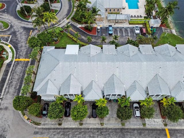 10718 NW 76th Ln, Doral, FL 33178