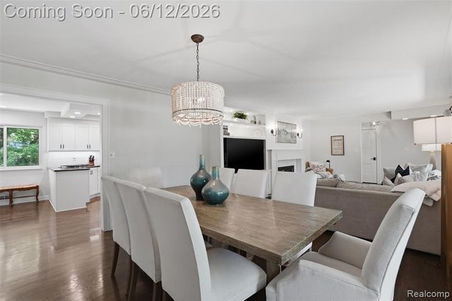 6998 Meadowlake Road, Bloomfield Hills, MI 48301