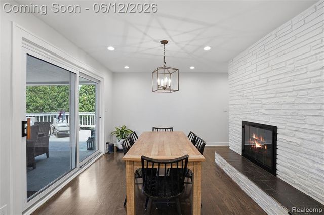 6998 Meadowlake Road, Bloomfield Hills, MI 48301