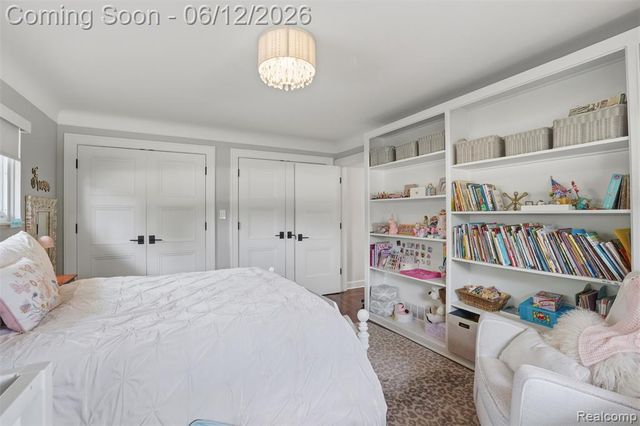 6998 Meadowlake Road, Bloomfield Hills, MI 48301
