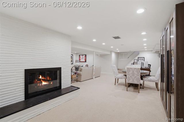 6998 Meadowlake Road, Bloomfield Hills, MI 48301