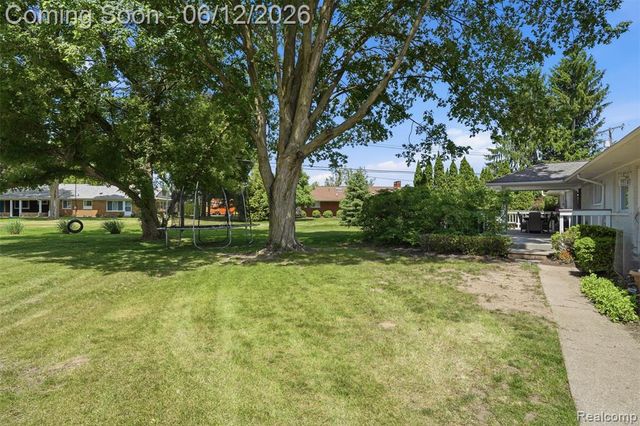 6998 Meadowlake Road, Bloomfield Hills, MI 48301