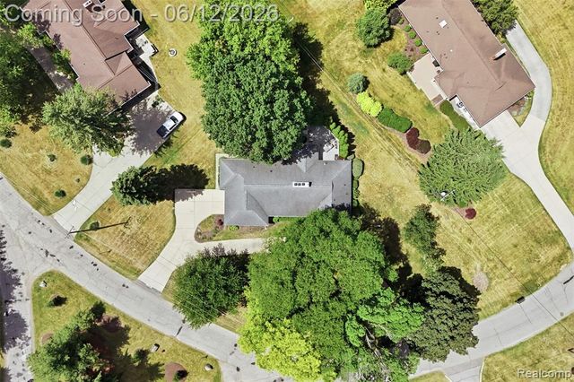 6998 Meadowlake Road, Bloomfield Hills, MI 48301