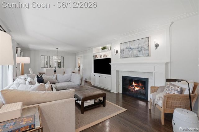 6998 Meadowlake Road, Bloomfield Hills, MI 48301