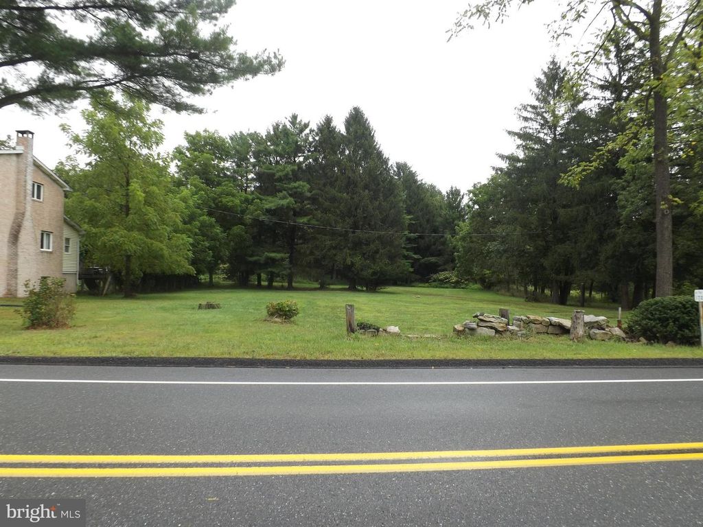 1468 SUNBURY RD, Pottsville, PA 17901