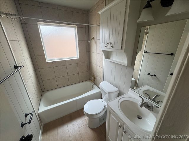 809 W Galveston Street, Broken Arrow, OK 74012